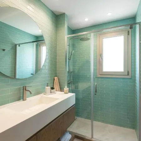 Elegant Mountain-view Next To Seaside *