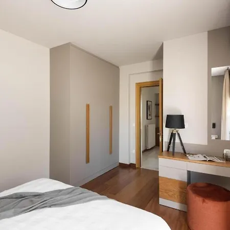 Elegant Mountain-view Next To Seaside Apartament