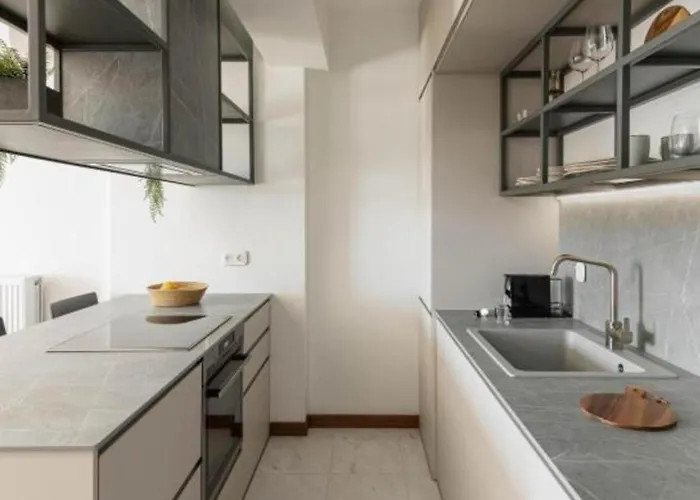 Apartament Elegant Mountain-view Next To Seaside