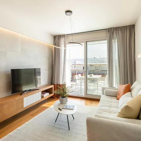 Elegant Mountain-view Next To Seaside Apartment Thessaloniki